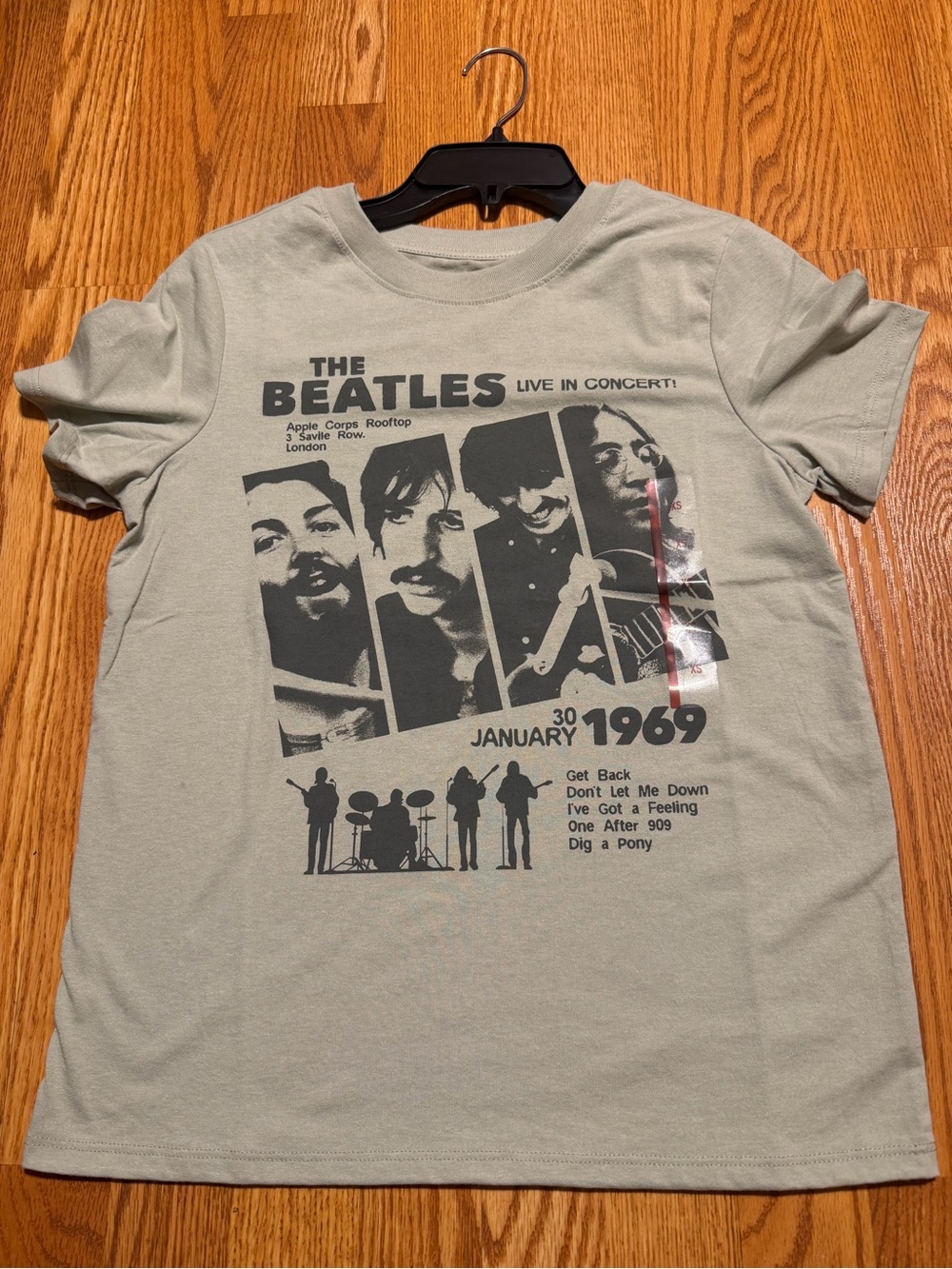 The Beatles Rooftop Concert 1969 Graphic Tee NWT - Picture 2 of 3